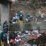 Terjunkan Relawan OP Irigasi, Sampah Sungai Grojogan di Kawasan Tirtonadi Dibersihkan