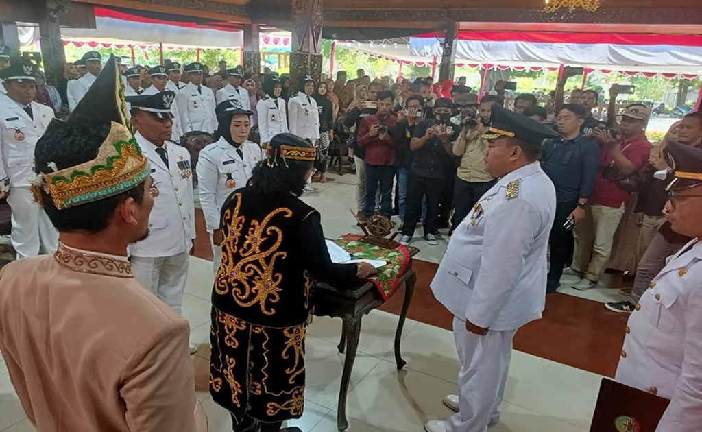 Bertepatan Peringatan HUT ke-78 RI, Bupati Blora Lantik 20 Kades