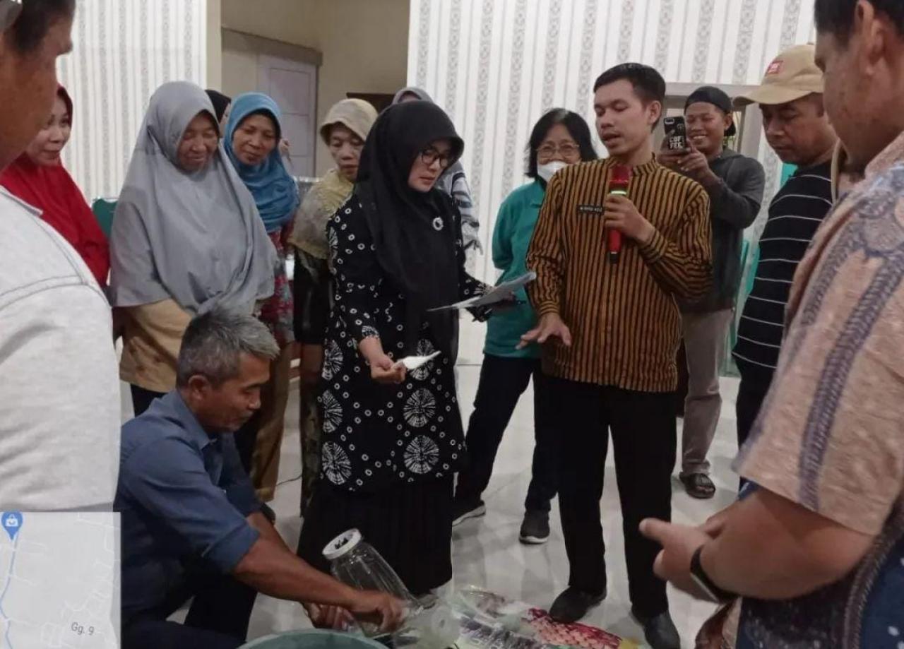 Kelompok Tani Belajar Membuat Pesnab dan Pupuk Organik