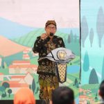 Mendes PDTT Abdul Halim Iskandar meluncurkan PESIAR, di Desa Losari, Jombang, Jawa Timur, Rabu (30/08).