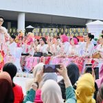 Istana Berkebaya di depan Istana Merdeka, Jakarta, Minggu (06/08).