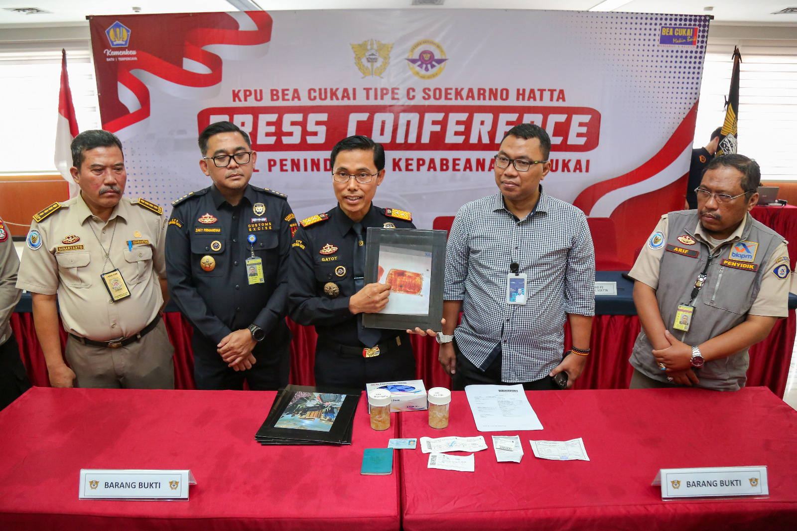 Bea Cukai, Angkasa Pura, dan BBKIPM Gagalkan Ekspor Ilegal Benih Lobster Senilai 5,3 M
