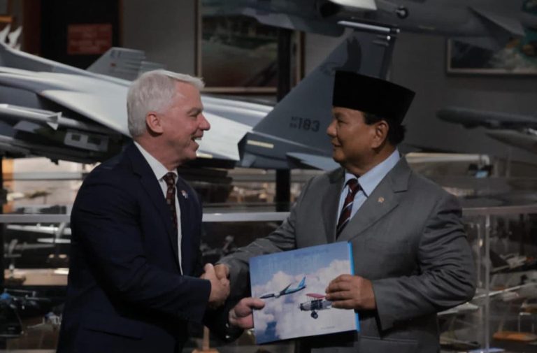 Penandatanganan MoU komitmen pembelian 24 Unit Pesawat Tempur F-15EX. (Instagram/Prabowo)
