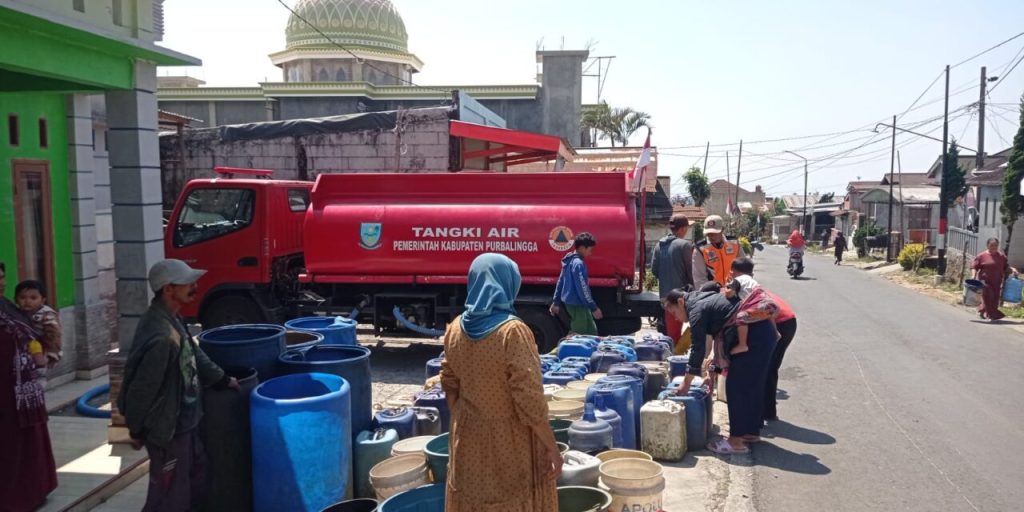 Dampak Kemarau, Pemkab Distribusikan Ratusan Ribu Liter Air Bersih ke 20 Desa di 10 Kecamatan