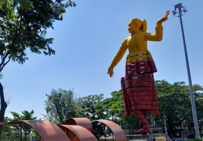 Diiringi Lagu Gambang Semarang, Patung Penari Semarangan Mulai Berputar