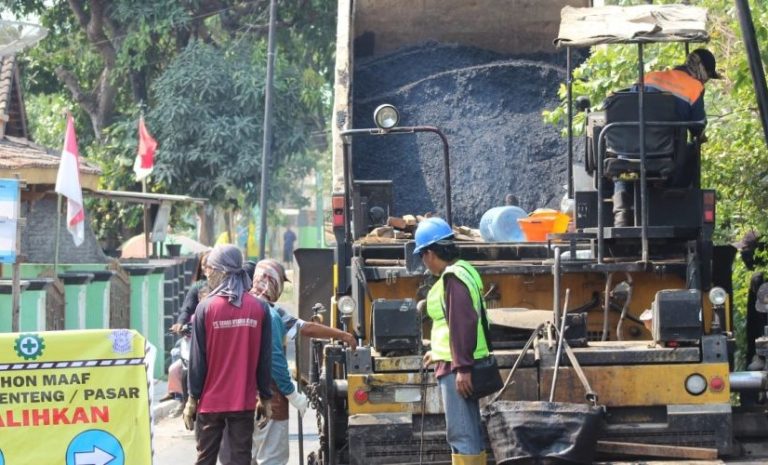 Dianggarkan dari DAU dan DAK, Pemkab Rembang Perbaiki Delapan Ruas Jalan
