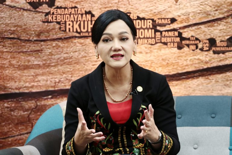 PEPK OJK: Bahaya Pinjol Sasar Kelompok Rentan, dari Buruh, Ibu Rumah Tangga dan Pelajar