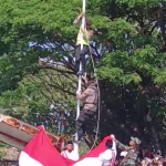 Aksi Heroik Polisi saat Upacara Pengibaran Bendera HUT ke-78 RI di Lapangan Kecamatan Juwangi