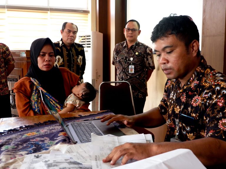 Kemensos Dampingi Pemda Registrasi Kependudukan, Pastikan BBL Terima Bantuan Negara