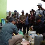 Tingkatkan Pendapatan, Petani Desa Panusupan Dilatih Bikin Pupuk Cair 