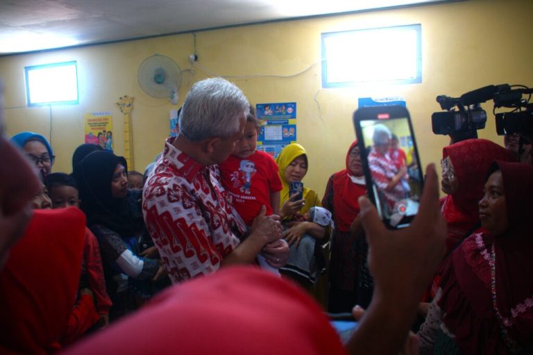 Cek Bantuan Antropometri Kit, Gubernur Sambangi Posyandu Puspa Bayu I Cilsel