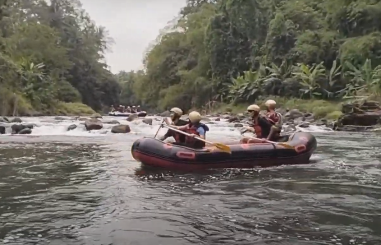 Ilustrasi Arung Jeram