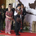 Presiden Jokowi bersama Ketua DPR RI Puan Maharani, Ketua DPR RI La Nyalla Mattalitti, dan Ketua MPR RI Bambang Soesatyo sebelum menyampaikan pidato pada Sidang Tahunan MPR RI dan Sidang Bersama DPR RI dan DPD RI dalam rangka HUT Ke-78 Proklamasi Kemerdekaan RI, di Ruang Rapat Paripurna, Gedung Nusantara MPR/DPR/DPD RI, Senayan, Jakarta, Rabu (16/08) pagi. (Foto: Dok Humas Setkab)