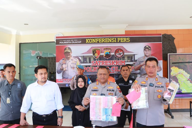 Seorang Tersangka Diamankan, Sat Reskrim Polresta Cilacap Gerebek Tambang Ilegal (Foto: Dok Polresta Cilacap)