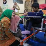 Atikoh Apresiasi Bantuan Kursi Roda dari Australia untuk Penyandang Cerebral Palsy