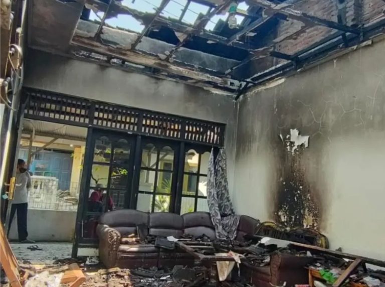Ditinggal Pemiliknya Bekerja, Rumah di Kajeksan Hangus Terbakar