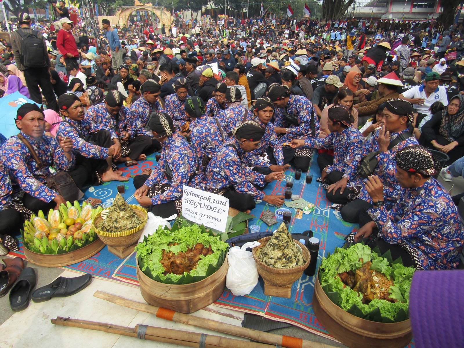 Digelar di Alun-alun, Ribuan Petani Hadiri Wiwit Mbako dan Panen Kopi