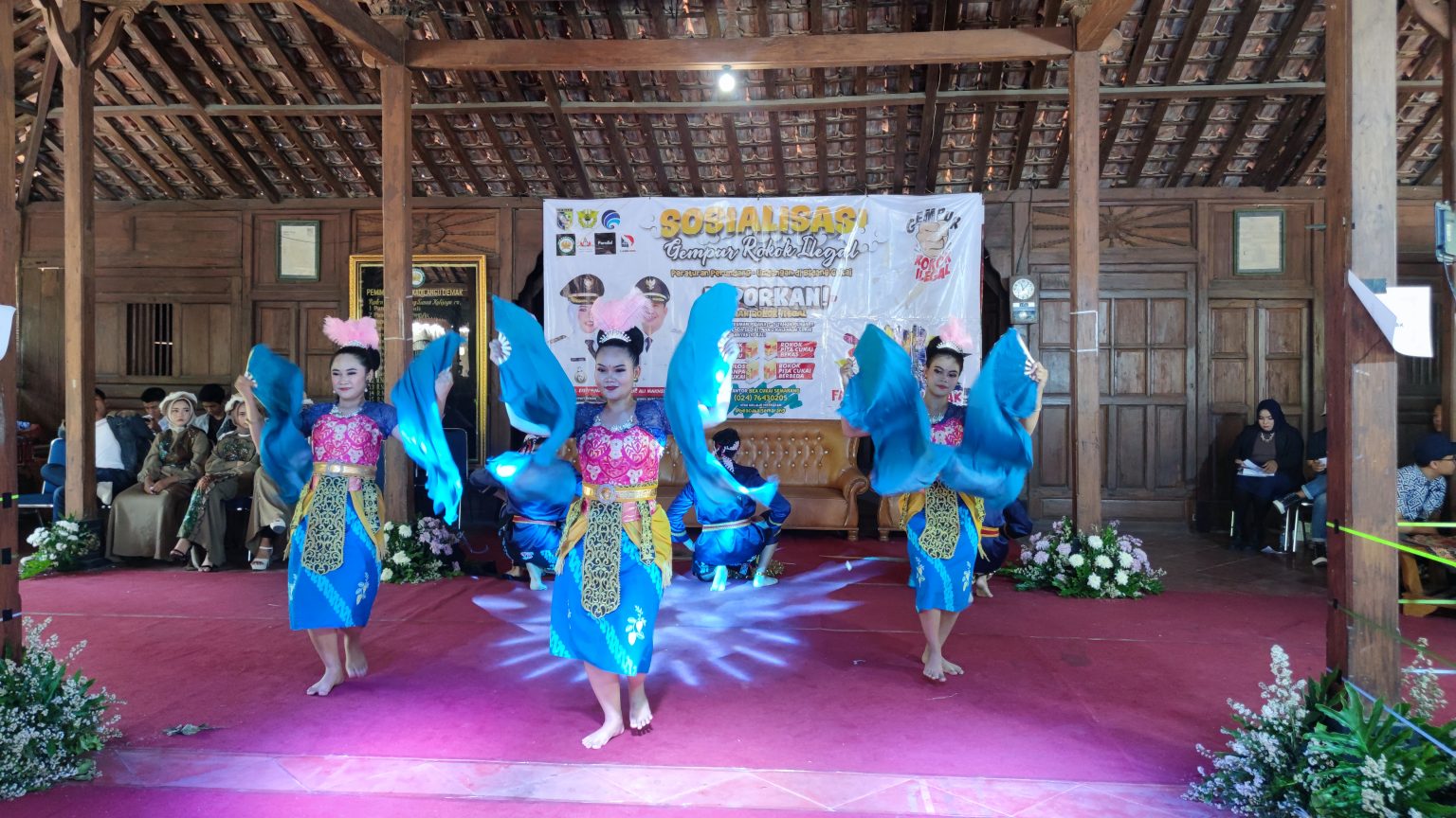 Mengenalkan Tari Sinok dan Tari Grebeg Besar Pada Event Pasar Ndoro Bei (Foto: Dok Kominfo Demak)