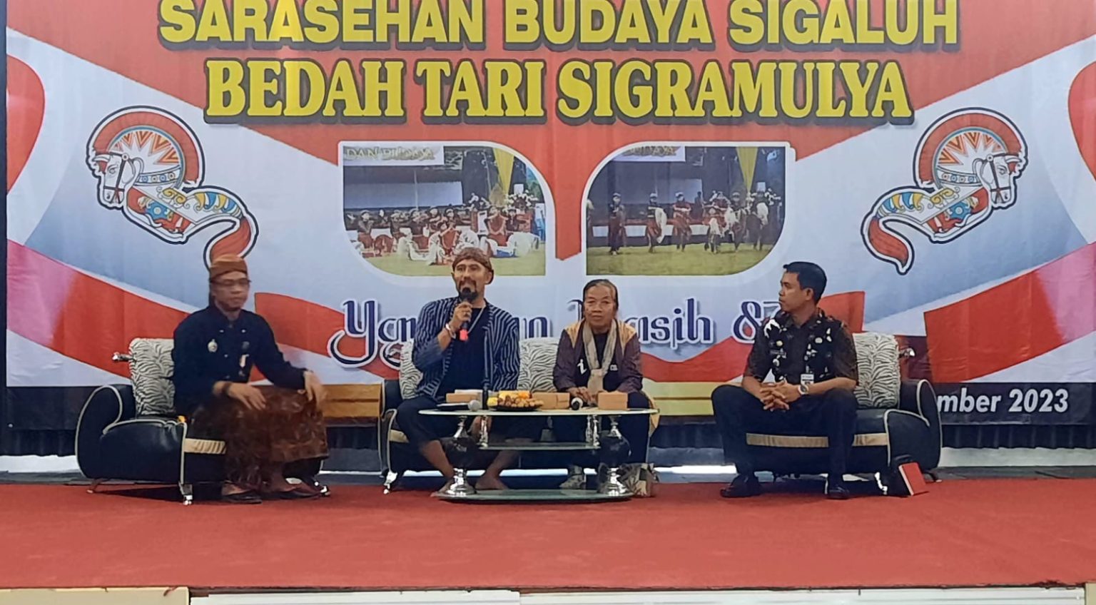 Terinspirasi Pandemi Covid-19, Yayasan Tlasih 87 Bedah Tari SigramulyaTerinspirasi Pandemi Covid-19, Yayasan Tlasih 87 Bedah Tari Sigramulya (Foto: Dok Pemkab Banjarnegara)