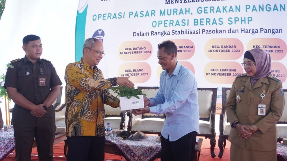 Stabilkan Ketahanan Pangan, KPW BI Tegal Salurkan 2 Ribu Bibit Cabai (Foto: Dok MC Batang)