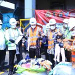 Polri Musnahkan 1.978 Ball Press Baju Impor Ilegal dari Malaysia (Foto: Dok Humas Polri)