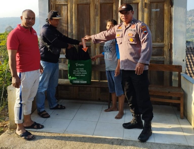 Berniat Buka Warung, Warga Bawen Temukan Bayi di Kursi Depan Warung  (Foto: Dok Humas Polres Semarang)