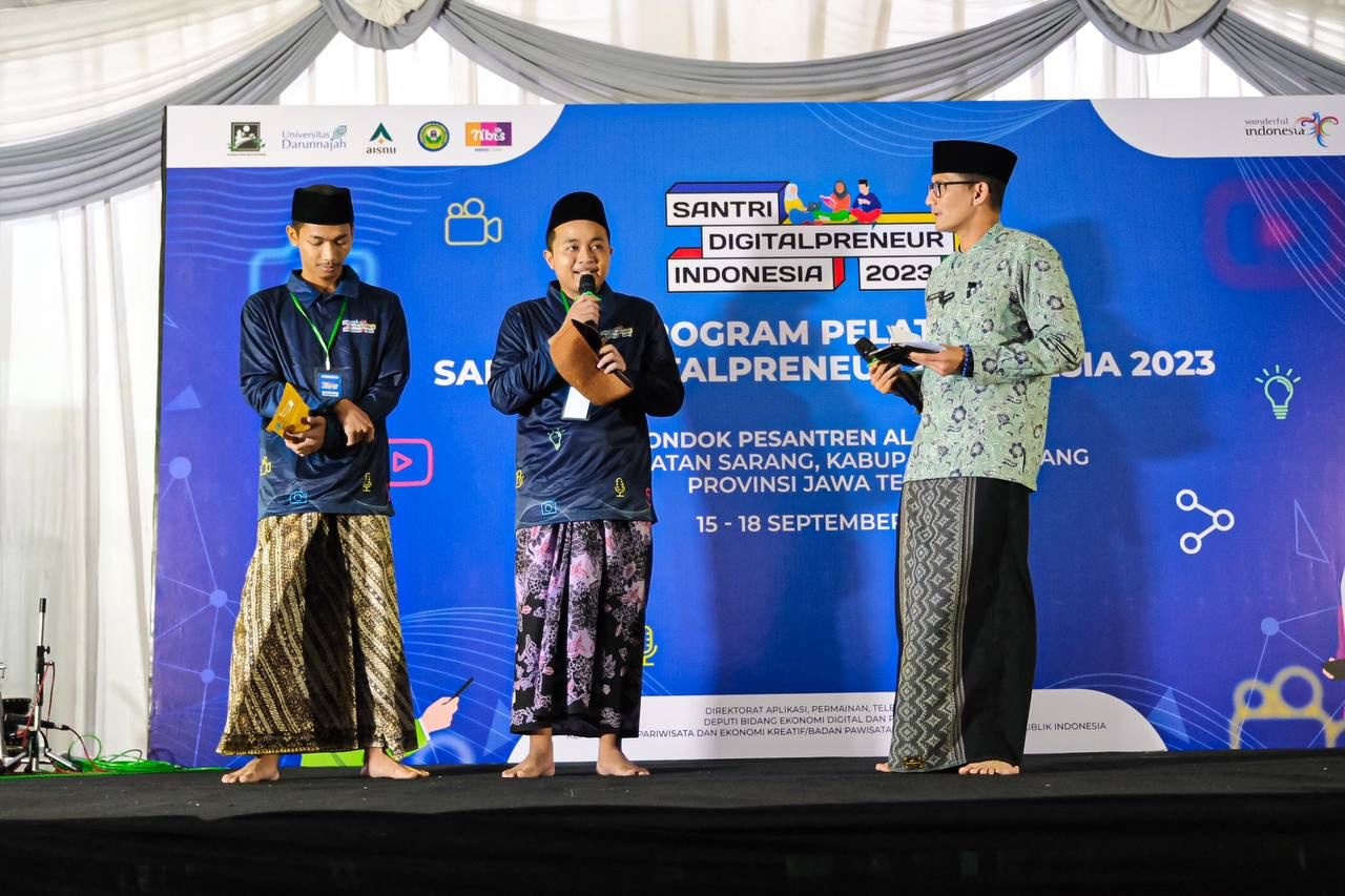 Menparekraf Tantang Santri di Rembang Praktik Promosi Produk Ekraf Secara Efisien (Foto: Dok Kemenparekraf)