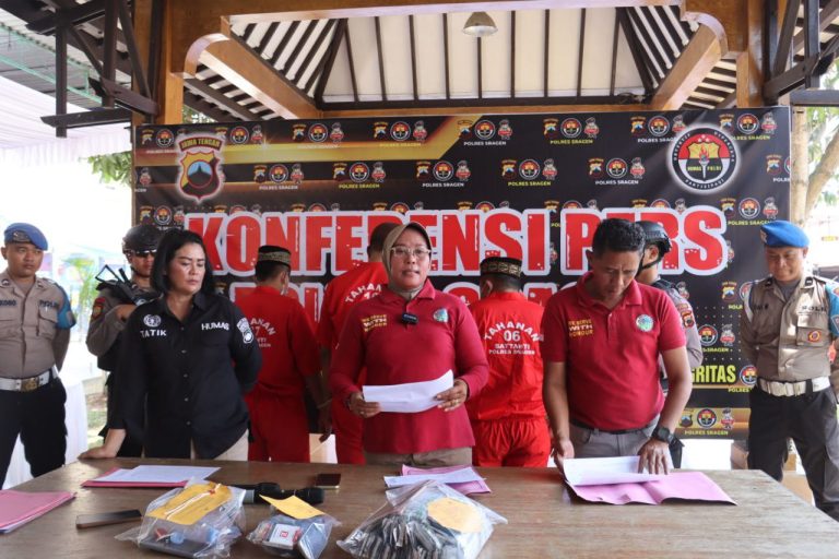Edarkan Sabu, 2 Orang Dibekuk Tim Opsnal Satuan Narkoba Polres Sragen (Foto: Dok Humas Polres Sragen)