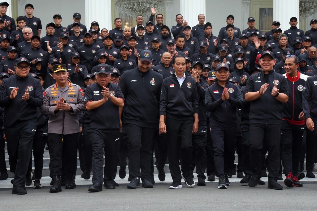 Presiden Jokowi melepas kontingen Asian Games 2023, di Halaman Istana Merdeka, Jakarta. Selasa (19/09). (Foto: Dok Humas Setkab)
