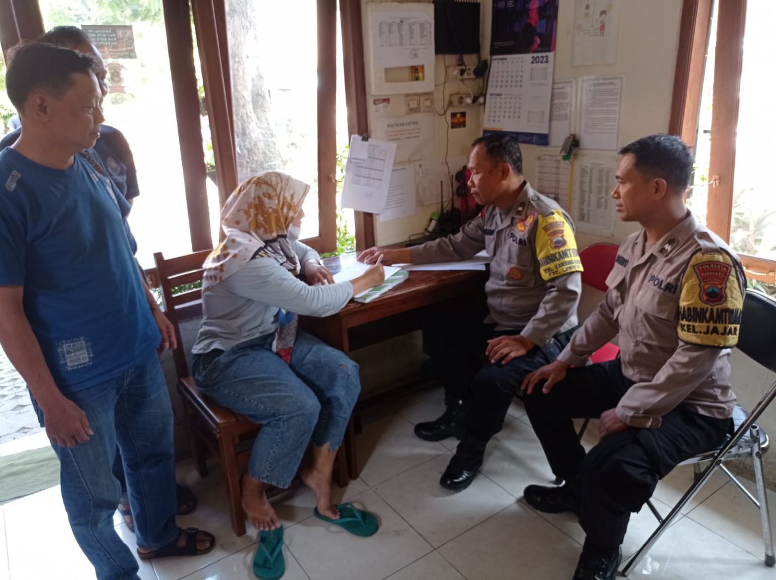 Mencuri Beras, Bhabinkamtibmas Polsek Laweyan Lakukan Restorative Justice (Foto: Dok Humas Polresta Surakarta)