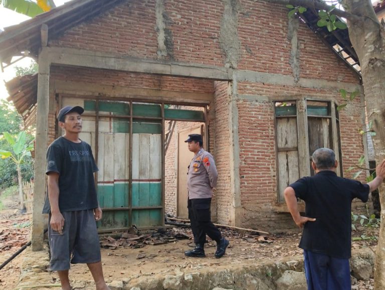 Ditinggal Kosong Setahun, Rumah Warga Semarang di Grobogan Terbakar (Foto: Dok Humas Polres Grobogan)