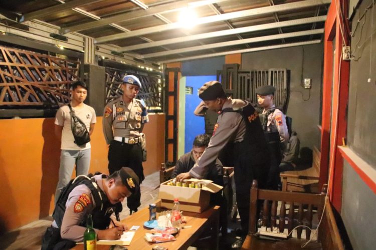 Sejumlah Kafe di Jalur Pantura Wiradesa dan Siwalan Jadi Target Razia Miras (Foto: Dok Humas Polres Pekalongan)