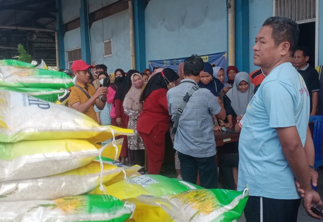 Dijual dengan Harga Terjangkau, Warga Serbu GPM DKPPP Kota Tegal (Foto: Dok Pemkot Tegal)