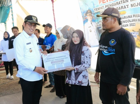 Resmikan TPI Mojo, Plt Bupati Mansur Berharap Bisa Tingkatkan Perekonomian Nelayan (Foto: Dok Pemkab Pemalang)