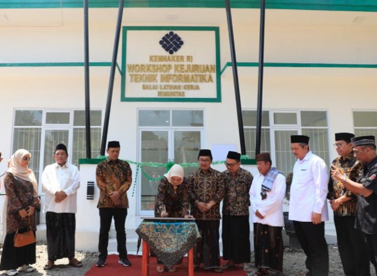 Menaker: BLK Komunitas Solusi Bagi Lulusan Pesantren Bersaing di Dunia Kerja (Foto: Dok Biro Humas Kemnaker)