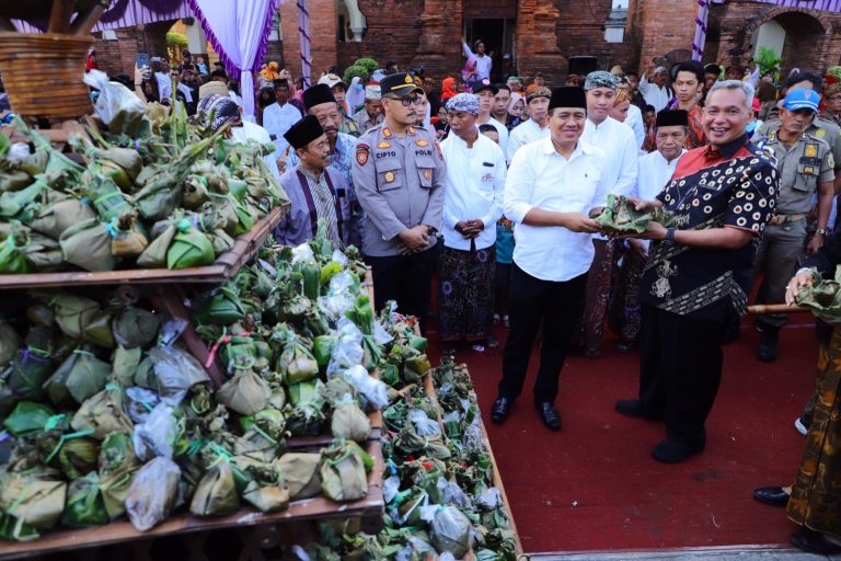 Pj Bupati Kudus Minta Masyarakat Terus Lestarikan Budaya Ampyang Maulid  (Foto: Dok Diskominfo Jateng)