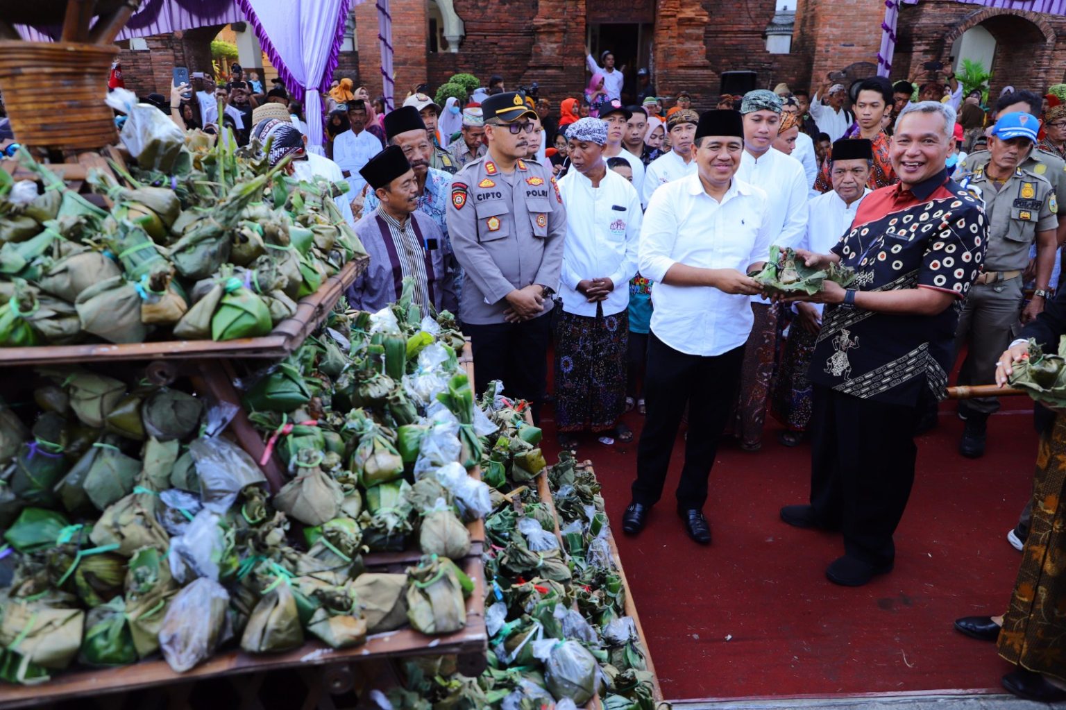 Pj Bupati Kudus Minta Masyarakat Terus Lestarikan Budaya Ampyang Maulid (Foto: Dok Diskominfo Jateng)