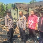 Diduga Korsleting dari Kandang Kambing, Dua Rumah Warga di Bringin Hangus Terbakar (Foto: Dok Humas Polres Semarang)
