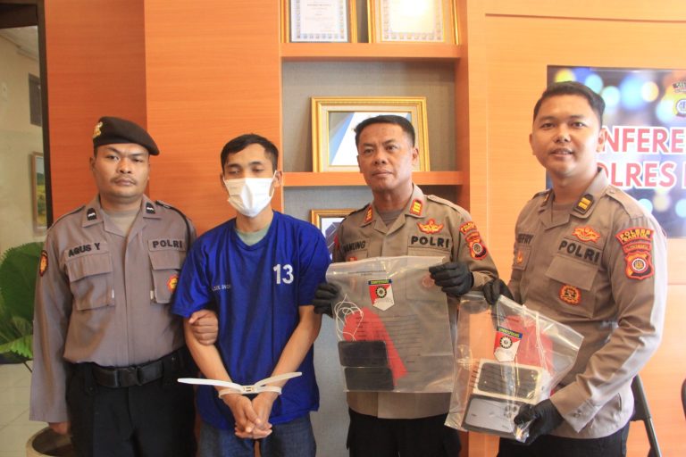 Kecanduan Judi Slot, Jadi Motif Pemuda di Bantul Gelapkan iPhone (Foto: Dok Humas Polres Bantul)