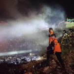 Kebakaran TPA Kopi Luhur Kota Cirebon, Warga Mengungsi Karena Asap Tebal (Foto: Dok BNPB)