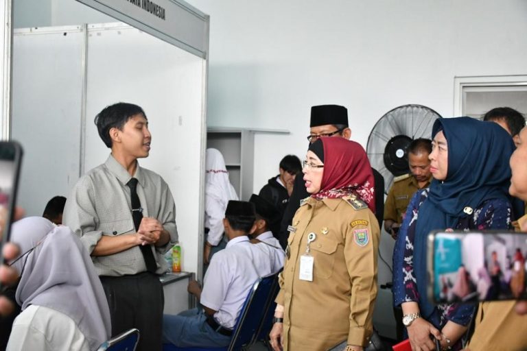 SMKN 1 Blado Gelar Job Fair, 15 Perusahaan Sudah Mendapatkan 80 Pelamar (Foto: Dok MC Batang)