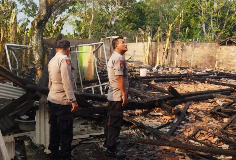 Lagi, Kebakaran di Grobogan, Uang Puluhan Juta dan Emas 50 Gram Ikut Terbakar  (Foto: Dok Humas Polres Grobogan)