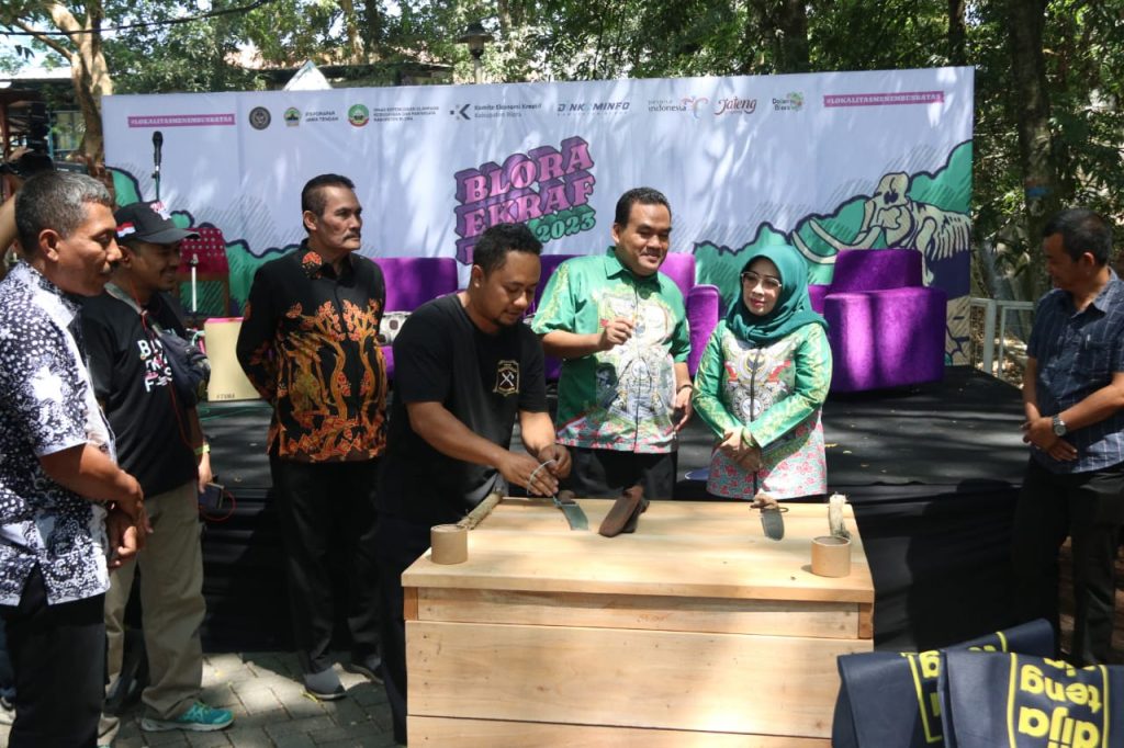 Produk Lokal Blora Ditampilkan pada Festival Ekonomi Kreatif (Foto: Dok Dinkominfo Blora)