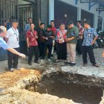USAID IUWASH Tangguh, Jaga Mata Air dengan Pembuatan Sumur Resapan
