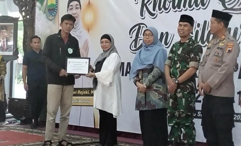 Terima Bantuan Alat Produksi, 12 UMKM Pastikan Kehalalan Produk (Foto: Dok MC Batang)