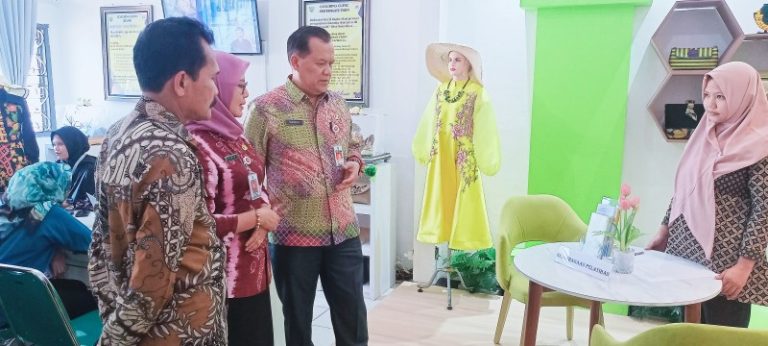 Resmikan Coaching Clinik, Disperinaker Kendal Harapkan IKM Lebih Sejahtera (Foto: Dok Diskominfo Kendal)