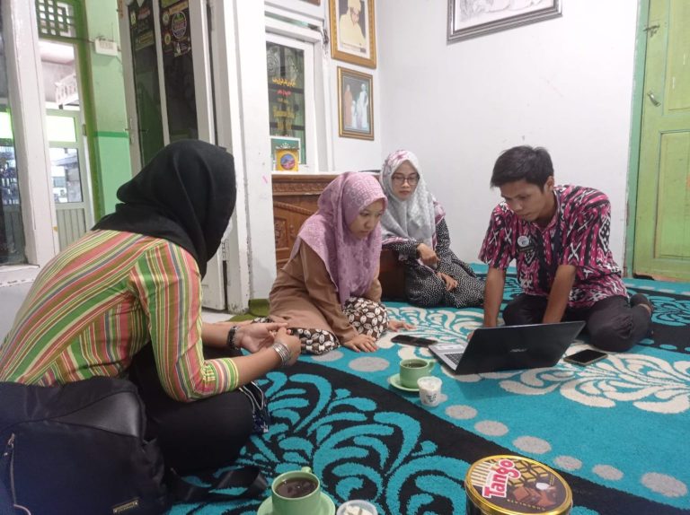 Door to Door, Sosialisasikan Aplikasi Jogo Santri Dilakukan di Ponpes  (Foto: Dok Kominfo Demak)