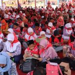 Tingkatkan Minat Baca, Seribu Pelajar Antusias Ikuti Gerakan 15 Menit Membaca (Foto: Dok Timkom Pemkot Pekalongan)
