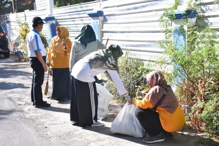 Memperingati Hari Pungut Sampah Sedunia, Bupati Ajak Belajar Kelola Sampah di Desa Paulan (Foto: Dok Kominfo Karanganyar)