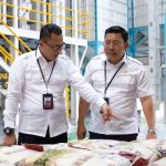 Kepala Bapanas Kunjungi Mesin Rice to Rice Bulog, Pastikan Beras Bantuan Berkualitas Baik (Foto: Dok Bapanas)